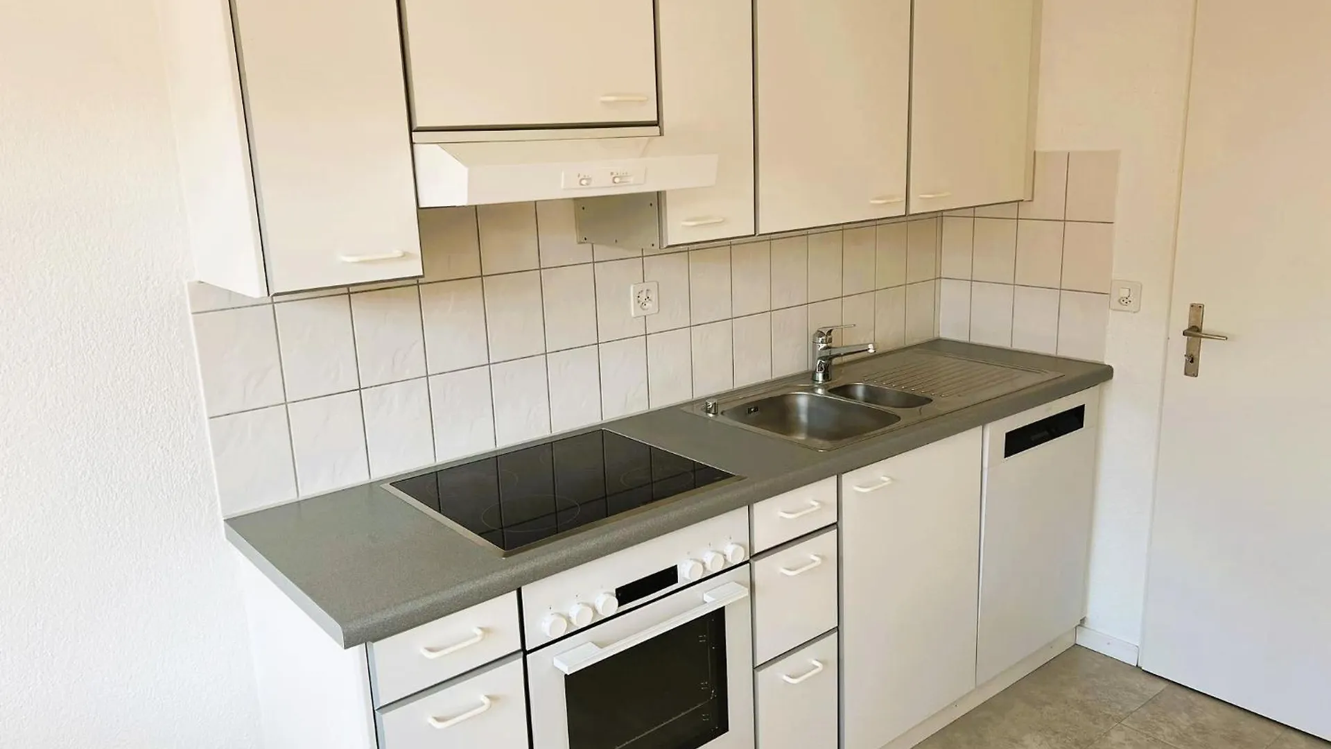 Large City Center Apartments With Balcony Alt Zurigo