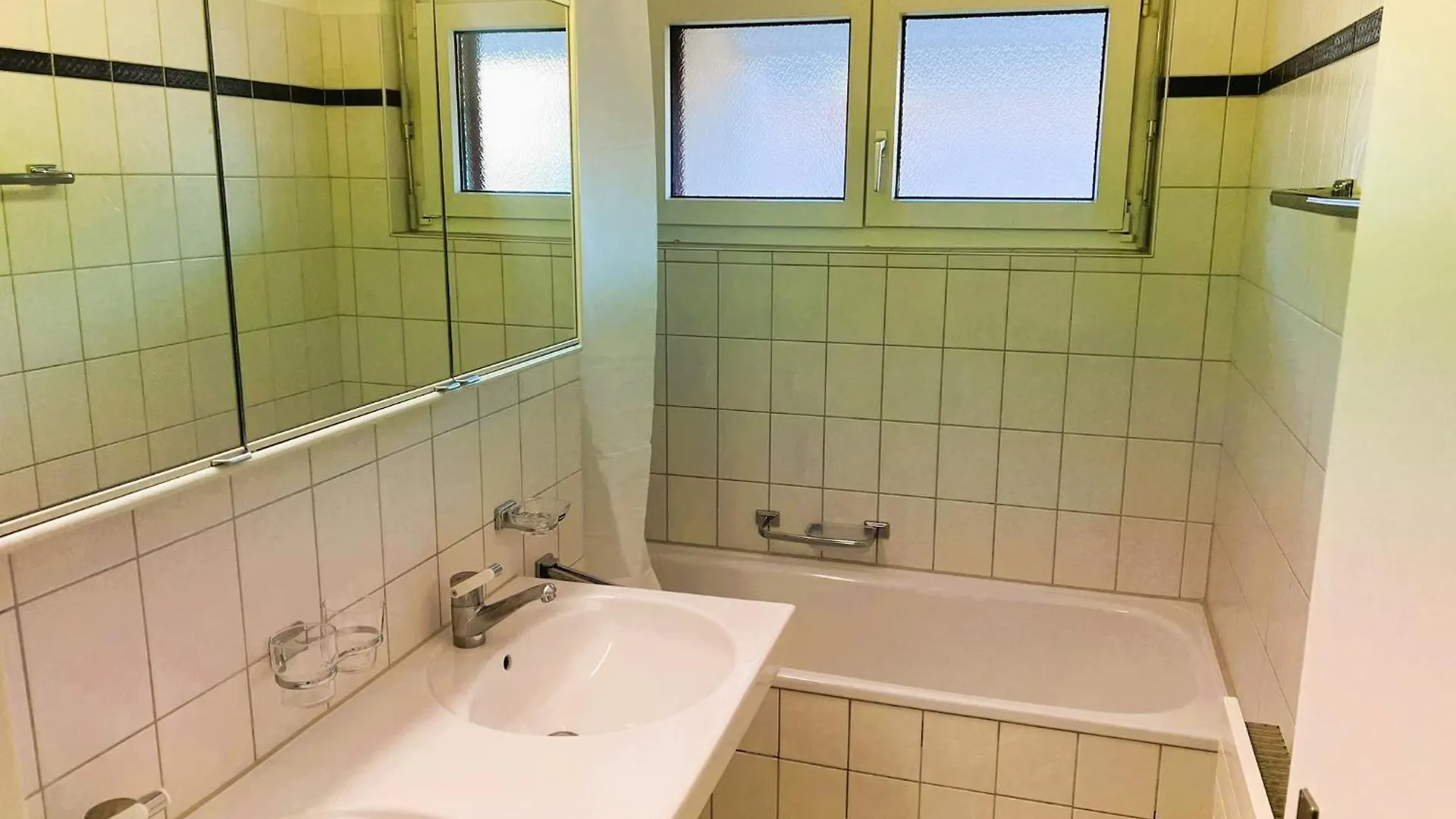 Large City Center Apartments With Balcony Alt Zurigo 0*,
