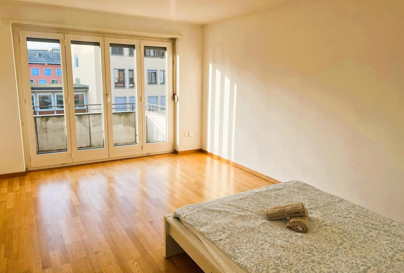 Large City Center Apartments With Balcony Alt Zürich Zwitserland