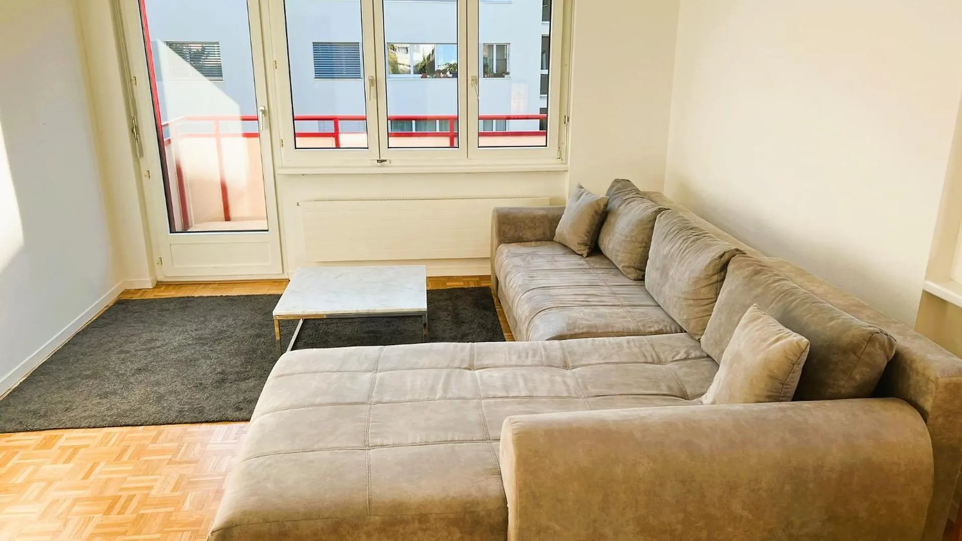 Large City Center Apartments With Balcony Alt Zürich Zwitserland
