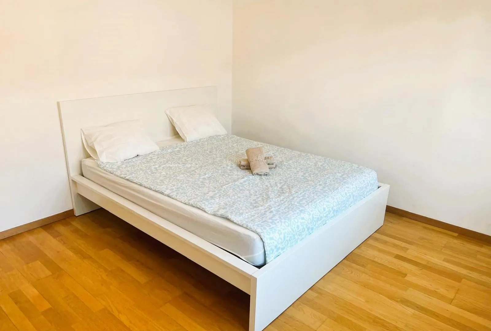 Large City Center Apartments With Balcony Alt Zurich