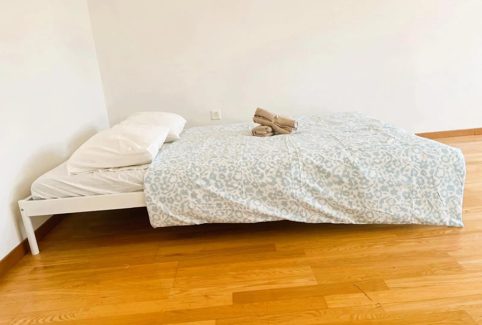 Large City Center Apartments With Balcony Alt Zurich Switzerland